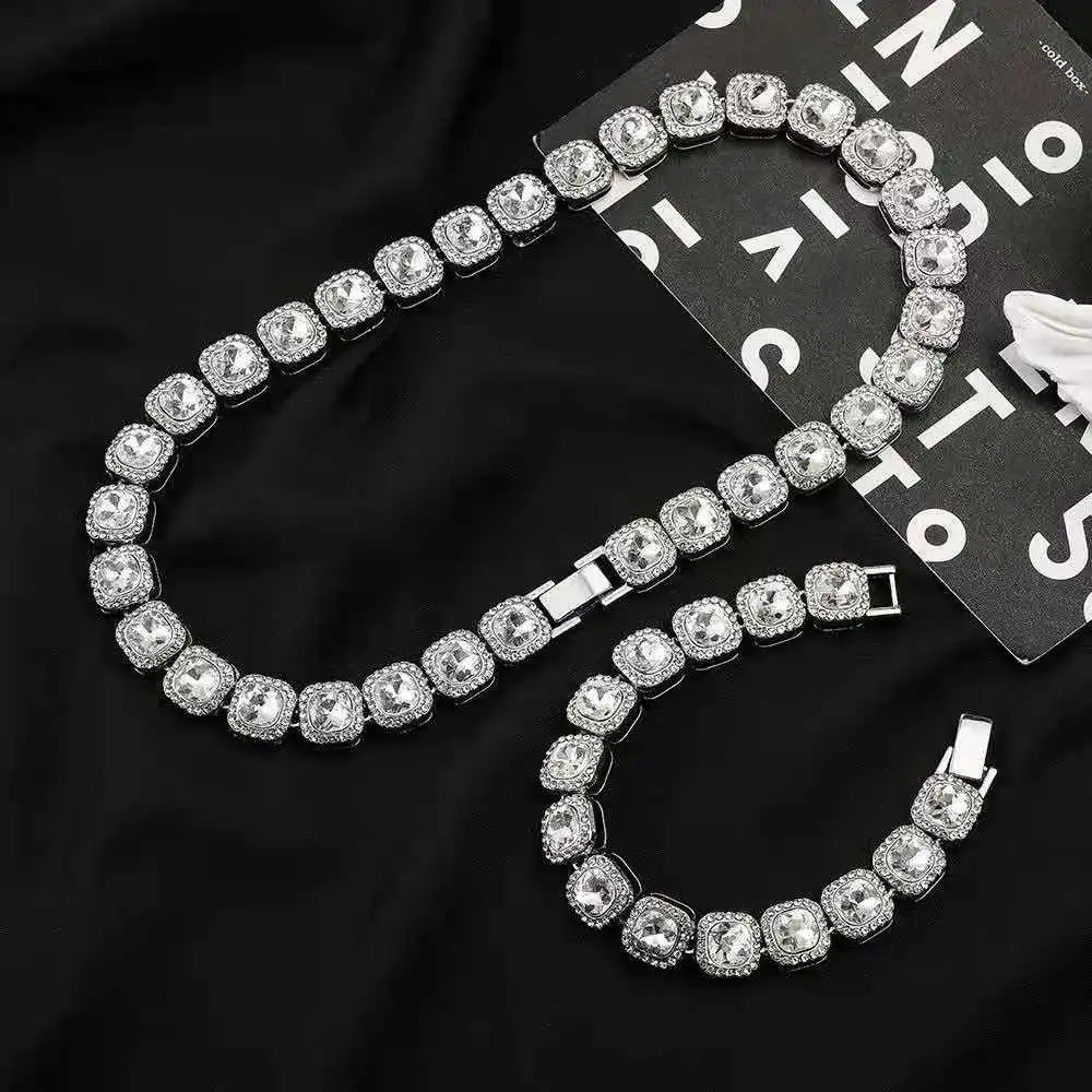 Luxury Wristwatch Necklace Bra - огляд і ціна Luxury Watch Miami